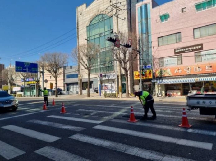 야간 도로유지보수공사
