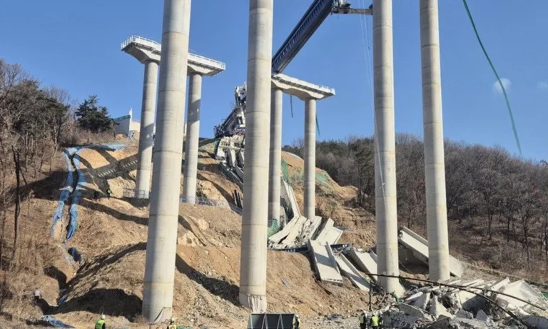 충남 천안 고속도로 교량 붕괴 현장 모습