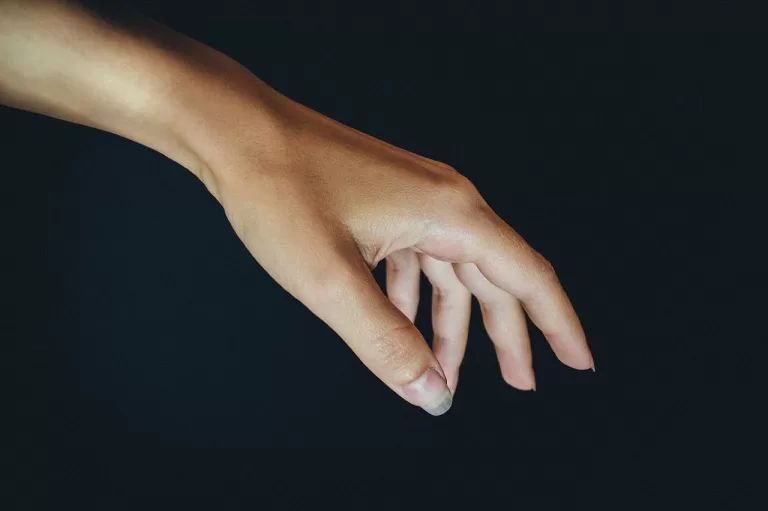 손가락을 ,연인 특수폭행, 흉기 위협, 인천지법 판결, 집행유예 선고, 폭력 전과