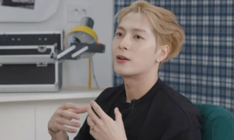 갓세븐 잭슨이 유튜브 채널 '동해물과 백두은혁'을 통해 연습생 시절 패기 넘쳤던 일화를 공개했다.