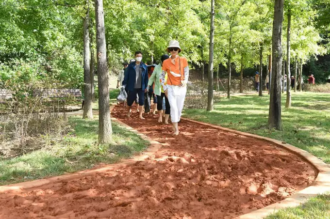성남시 수정구 위례공원 맨발 황톳길