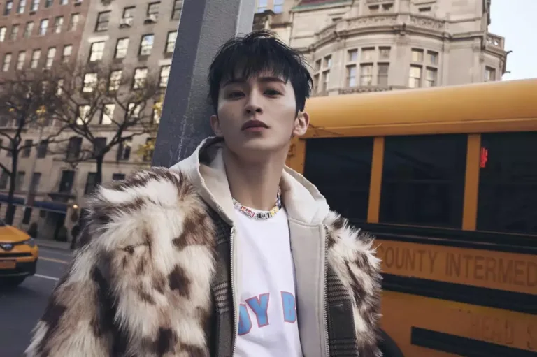 그룹 NCT 마크.