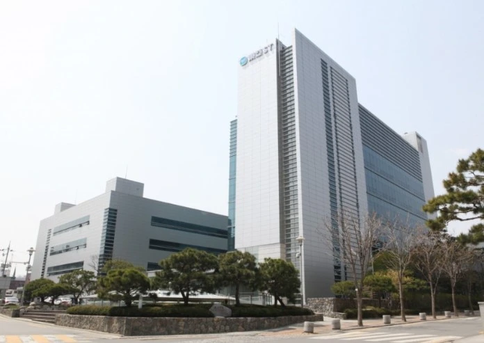 동아ST