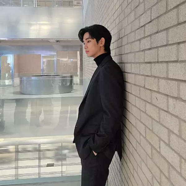 김수현.