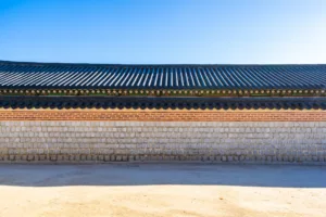 경복궁 담벼락.