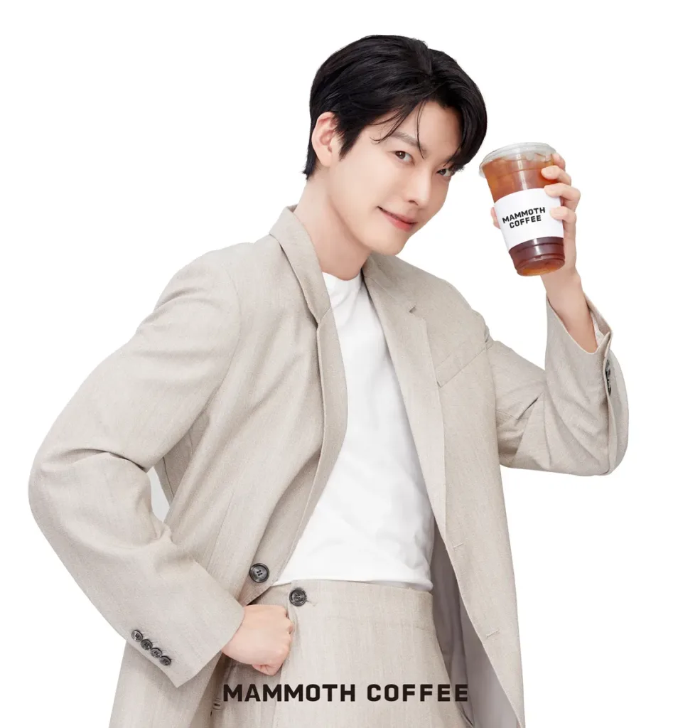 배우 김우빈.