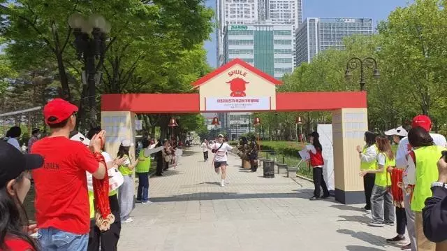 지난해 열린 안양시 어린이날 행사 중 마라톤 결승 모습.