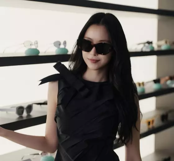 손나은.