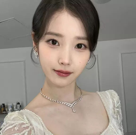 아이유.