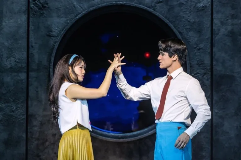 뮤지컬 ‘어쩌면 해피엔딩’ 브로드웨이 공연 장면.