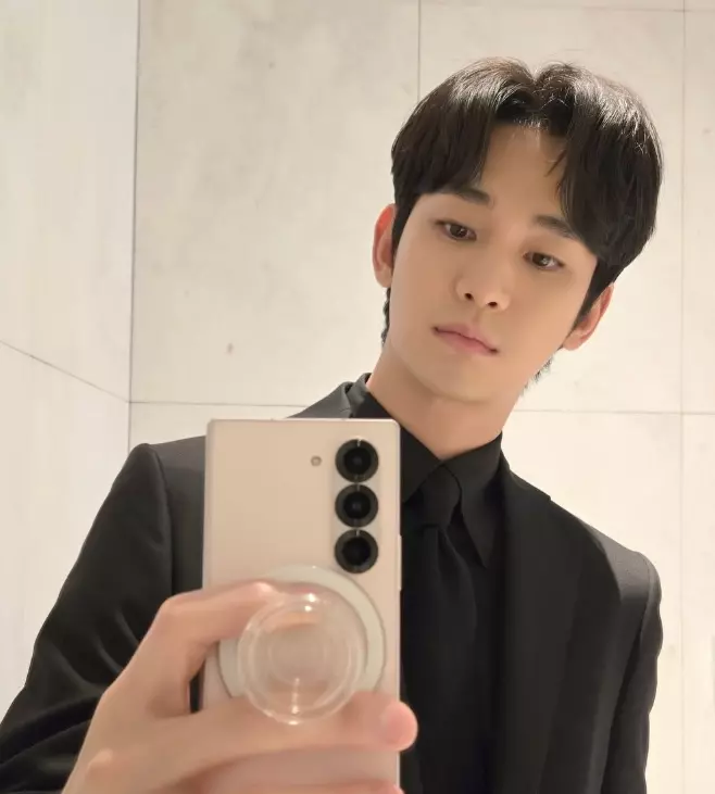 김수현