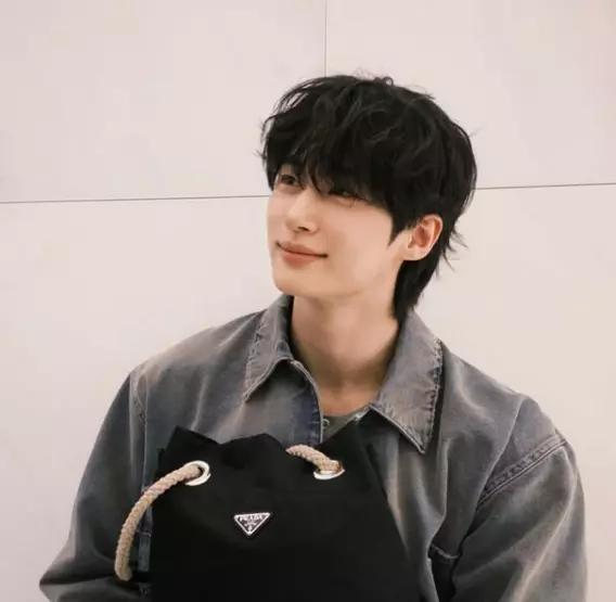 변우석
