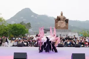 어디나 스테이지 개막행사