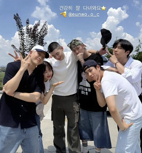 왼쪽부터 진진, 최유정, 차은우, 윤산하, MJ, 라키.