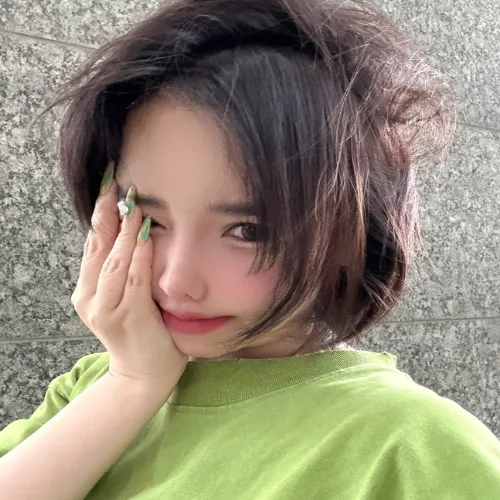 박봄 셀카