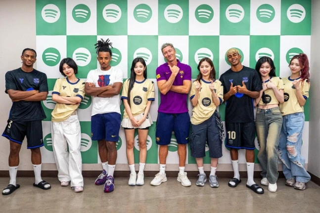 바로셀로나 선수들과 ITZY