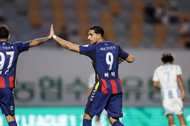 수원FC 싸박.