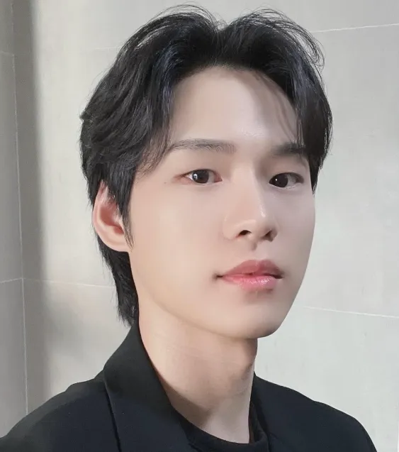 윤지온.