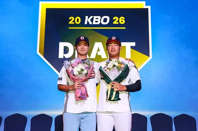 두산 베어스 서준오와 김주오.