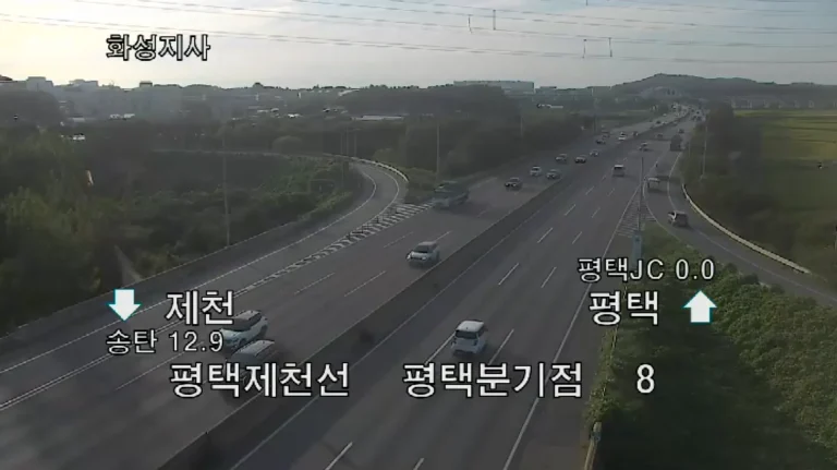 화재가 완화된 평택제천고속도로 CCTV 화면.