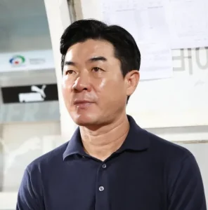 윤정환 감독