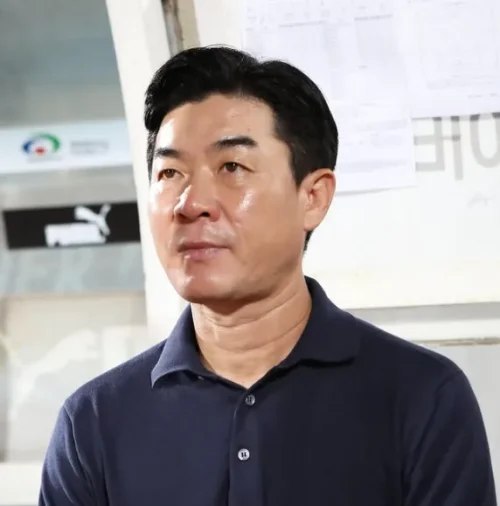 윤정환 감독