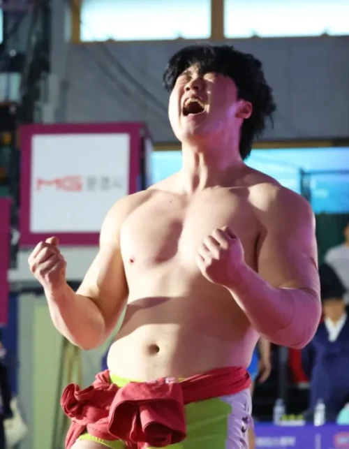 씨름 금감급에서 산현준 정상에 올랐다.