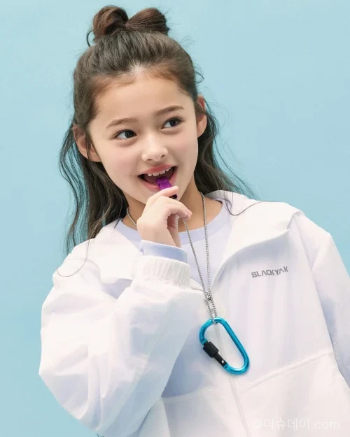 블랙야크 키즈 여름 기능성 의류 출시. 자외선 차단 바람막이와 아동 냉감 티셔츠로 무더위와 야외 활동에 대응한 제품이다.