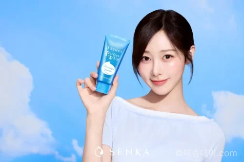 센카 퍼펙트 휩 리뉴얼 출시. 80% 더 조밀한 거품과 보습 성분으로 세정력과 촉촉함을 동시에 강화한 클렌징폼이다.