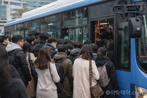 서울 기름값이 2000원에 근접하며 대중교통 이용자 100만명 증가