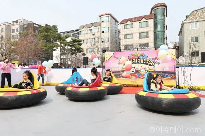 마포 엄빠랑 씽씽 범퍼카 3주 만에 4000명 방문. 무료 체험과 레드로드 연계 프로그램으로 서울 아이랑 가볼만한 가족 나들이 명소로 주목받고 있다.