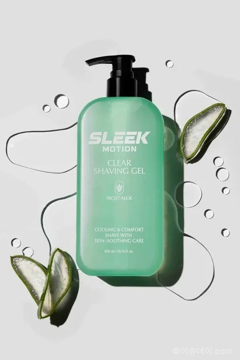 도루코가 남성 프리미엄 브랜드 SLEEK의 신규 쉐이빙 케어 제품 ‘SLEEK 모션 클리어 쉐이빙젤’ 2종을 출시했다. 프로스트 알로에와 블랙 라이스의 성분, 향, 사용 포인트를 정리했다.