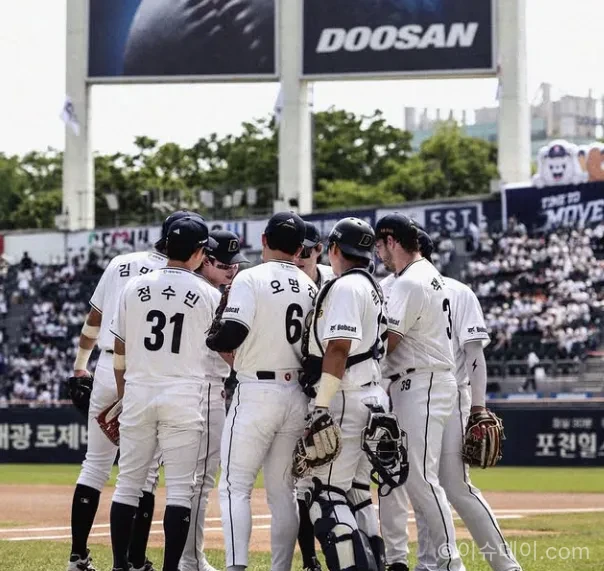 두산 베어스 NC 다이노스