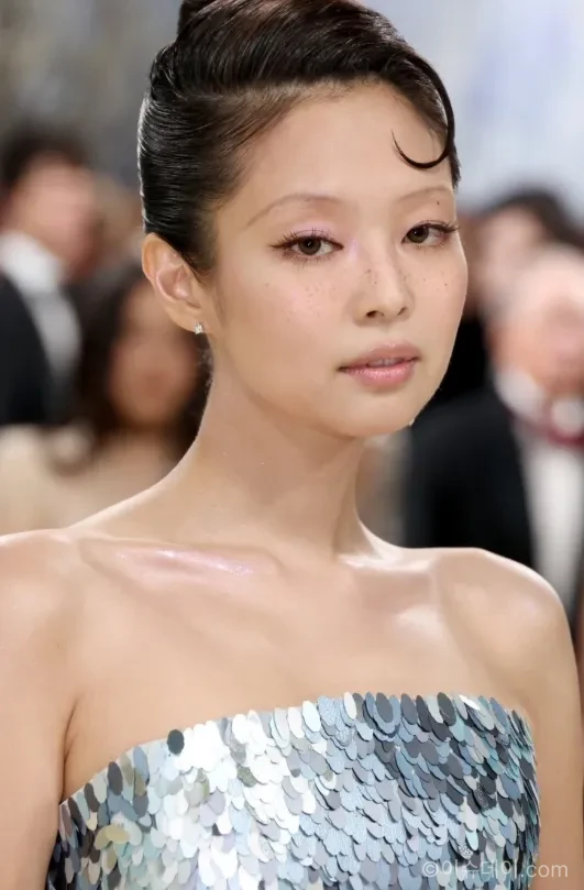 블랙핑크 제니가 설립한 OA엔터테인먼트가 최근 2년간 약 238억원 규모 정산금을 지급한 것으로 나타났다. K팝 아티스트 독립형 비즈니스 모델 확산 흐름도 주목받고 있다.