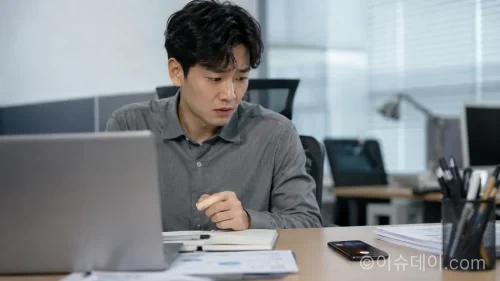 전화 통화에 불안과 부담을 느끼는 콜포비아 현상이 Z세대와 직장인 사이에서 확산되는 이유, 조사 수치, 업무 소통 변화, AI와 메시지 문화의 영향을 정리했다.