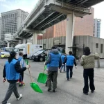 코레일은 전국 13개 철도역에서 노숙인 110명을 대상으로 2026년 노숙인 일자리 협력사업을 추진한다. 참여자는 6개월 동안 하루 3시간씩 월 60시간 근무하며 환경미화와 계도 업무를 맡는다.