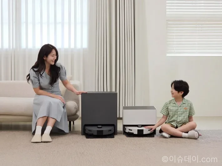 삼성전자 비스포크 AI 스팀 일반형 로봇청소기의 가격, 스팀 청정스테이션, 이지패스 휠, 팝 아웃 콤보, 녹스 보안, AI 구독클럽 혜택을 정리했다.