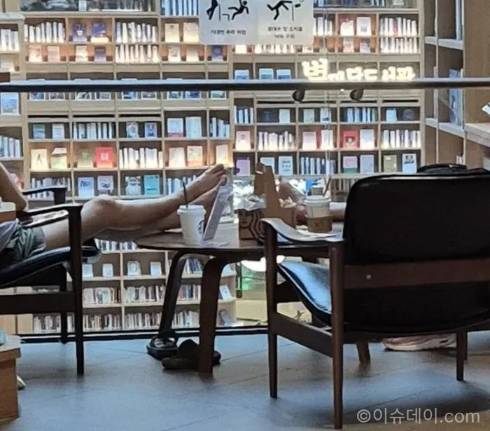 수원 스타필드 별마당도서관