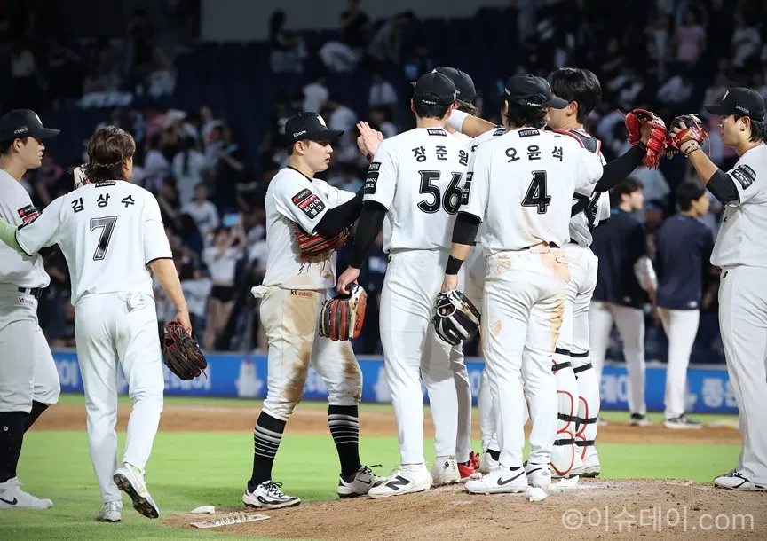 "1위 다시 되찾자" KT 위즈, NC에 10-2 완승...삼성 추격·안현민 연타석 홈런 폭발