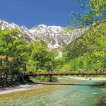 가미코치(Kamikochi)는 일본 나가노현 주부산악국립공원 안 해발 약 1,500m 산악 경승지다. 갓파바시, 다이쇼 연못, 묘진 연못, 신호타카 로프웨이, 다카야마 산마치와 미야가와 아침시장까지 여행 코스를 정리했다.
