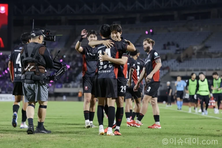 부천FC와 인천 유나이티드가 맞붙는 032 더비 경기 이미지