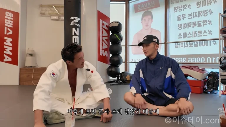 변요한이 티파니와의 결혼 계기를 이야기하는 인터뷰 장면