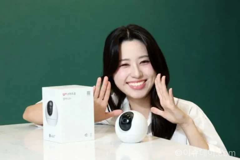 LG유플러스 홈캠 라이트와 맘카 라이트 제품 이미지
