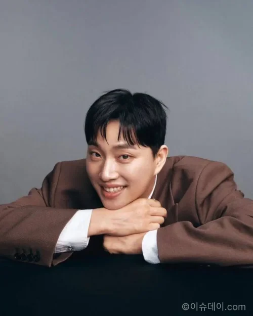 KTX 하차 사고 영상 논란 이후 일부 콘텐츠를 비공개한 유튜버 박위