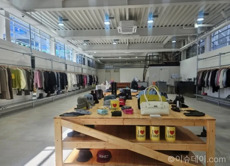 서울 성수동에 오픈한 다이닛 첫 플래그십 스토어 내부