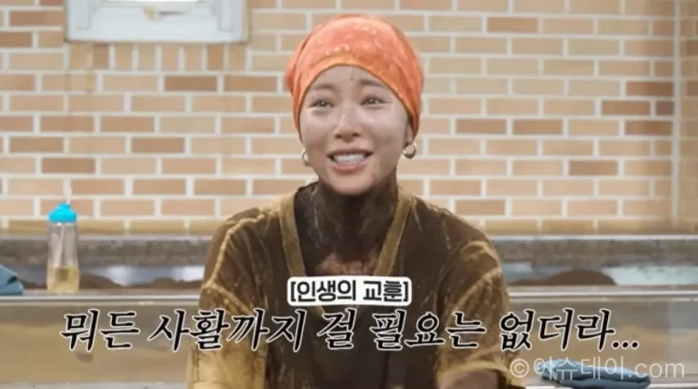 황정음이 유튜브에서 출산 후 30kg 감량 경험을 이야기하는 장면