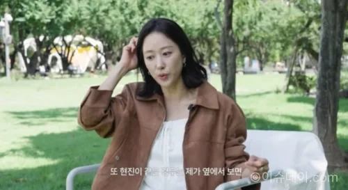 전혜빈이 유튜브에서 서현진과의 또 오해영 인연을 이야기하는 모습