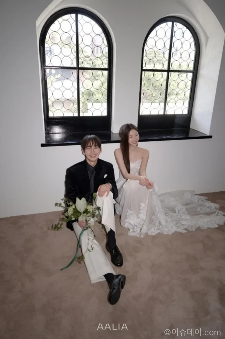 2026년 10월 결혼을 발표한 송지호 김소리 웨딩 화보