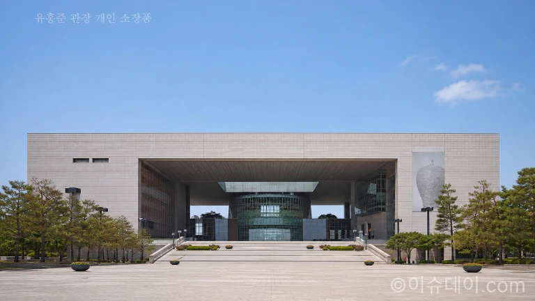 국립중앙박물관 전경과 유홍준 관장 개인 소장품 논란
