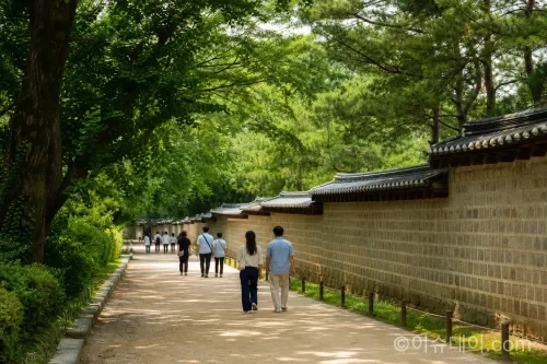 창경궁과 종묘를 잇는 새로 조성된 궁궐담장길